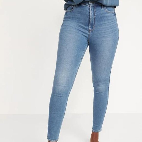 Old NavyExtra High-Waisted Rockstar 360° Stretch Super Skinny Medium-Wash Jeans - Picture 4 of 8